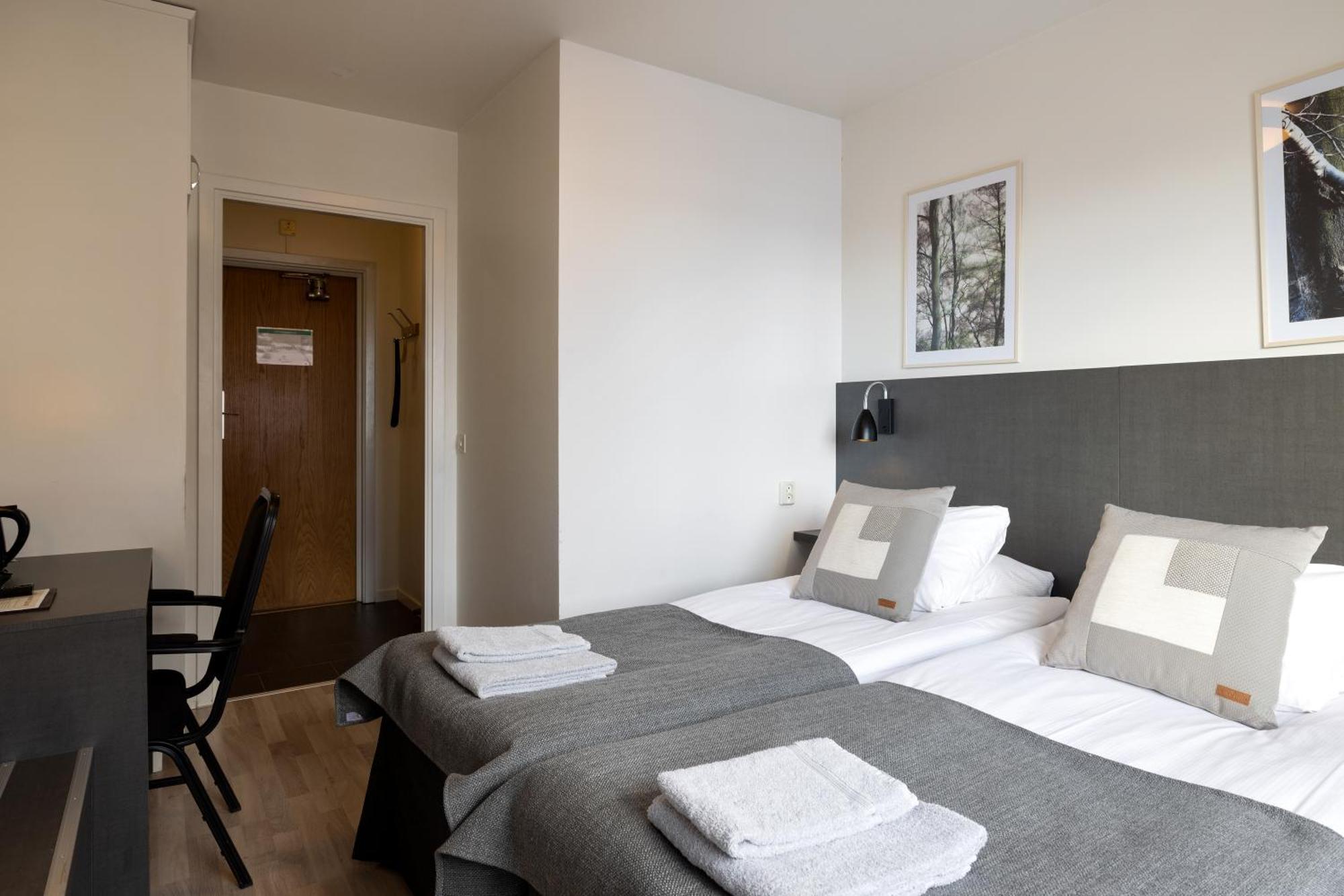 Hotel Bishops Arms Mora Room photo